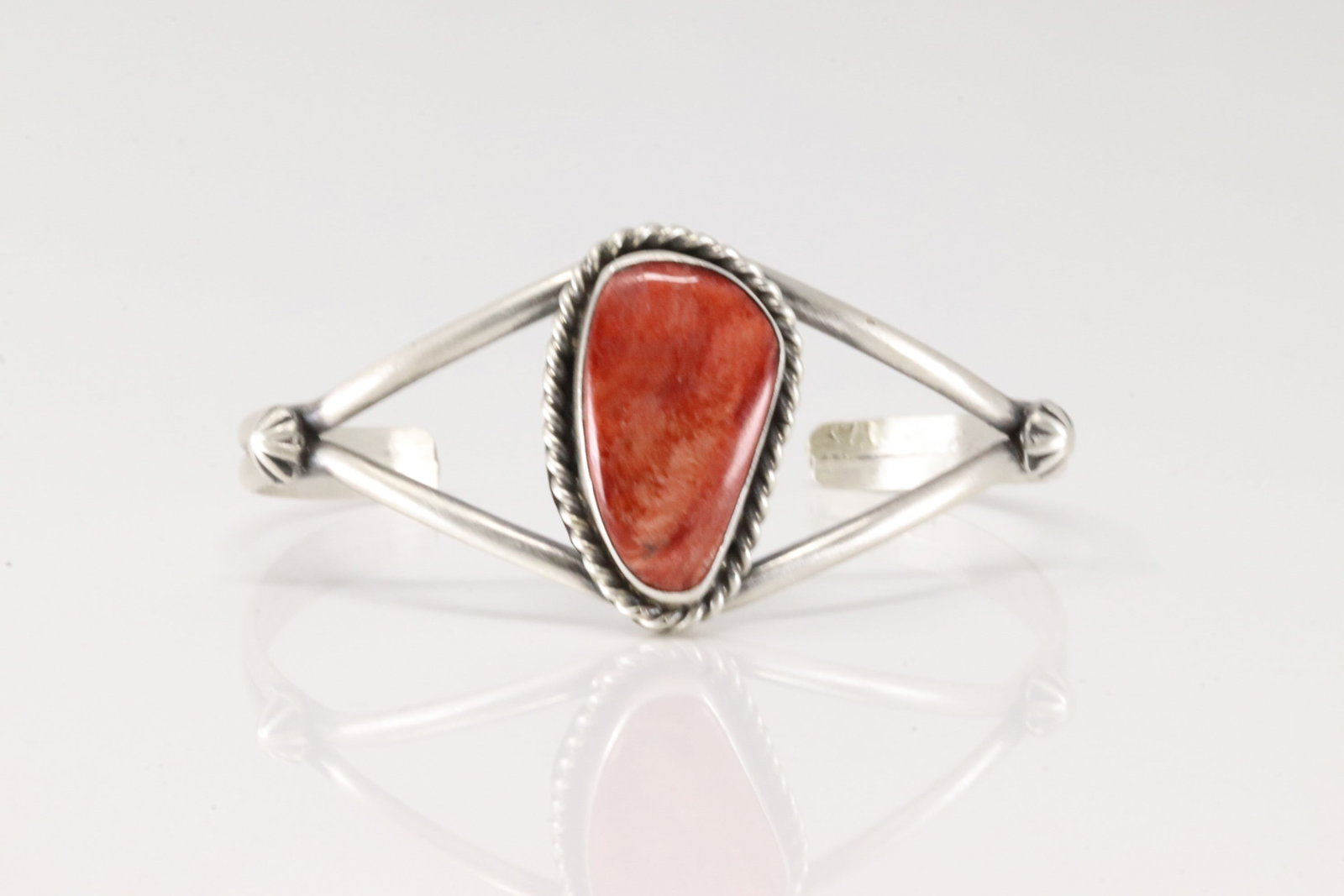 Native America Navajo Sterling Silver Spiny Osyter Bracelet Cuff By Augustine Largo.: This is a Native America Navajo Sterling Silver Spiny Osyter Bracelet Cuff By Augustine Largo.
