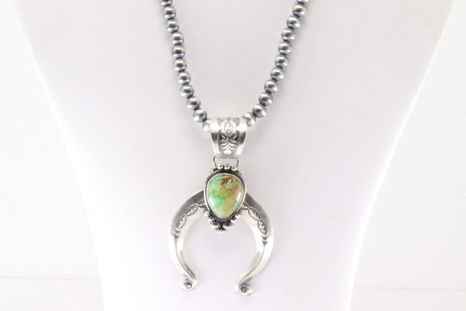 Native America Navajo Sterling Silver Kingman Turquoise Naja Necklace By Samuel Yellowhair.: This is a Native America Navajo Sterling Silver Kingman Turquoise Naja Necklace By Samuel Yellowhair. Necklace length: 18.00"