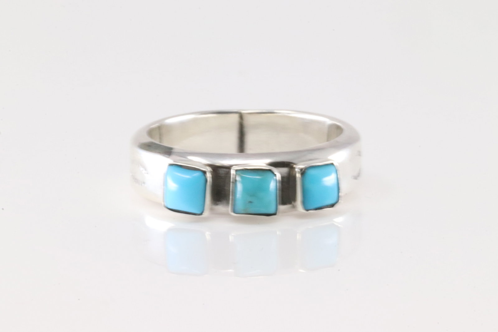 Native America Navajo Sterling Silver Turquoise Ring By Adrienne Gordon.: This is a Native America Navajo Sterling Silver Turquoise Ring By Adrienne Gordon. Ring size: 7.00.