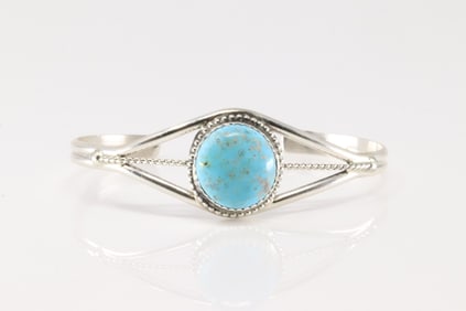 Native America Navajo Sterling Silver Turquoise Bracelet Cuff.