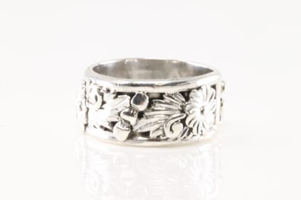 Native America Navajo Sterling Silver Floral Ring By Tom Dinetso.