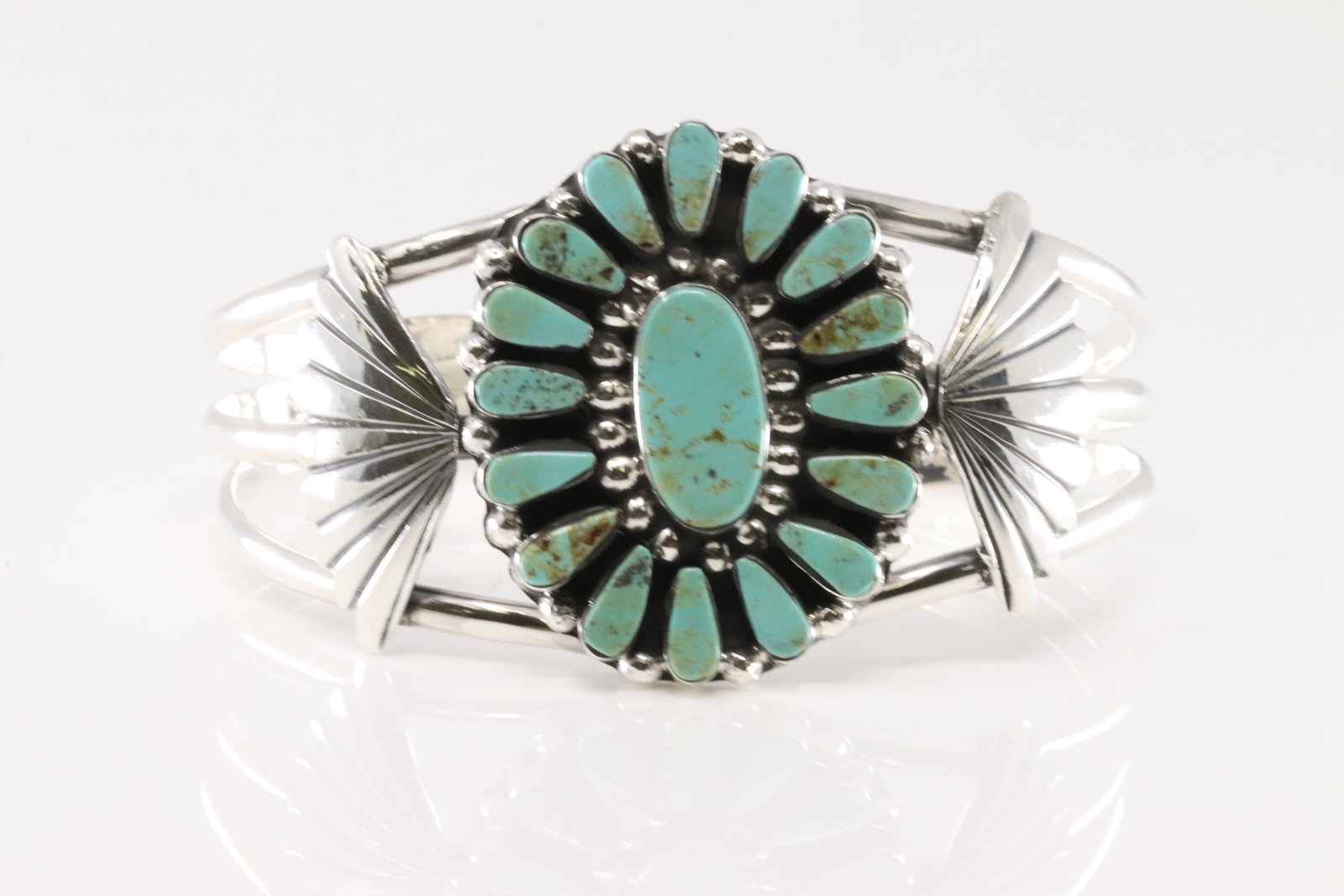 Native America Navajo Sterling Silver Turquoise Bracelet Cuff.: This is a Native America Navajo Sterling Silver Turquoise Bracelet Cuff.