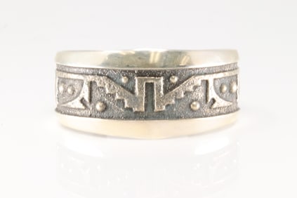 Native America Navajo Sterling Silver Desing Cuff Bracelet By Tony Bowman.