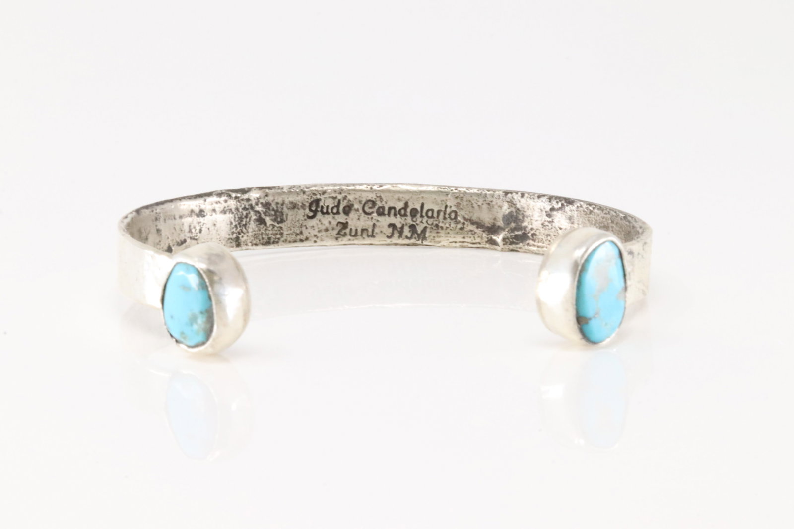 Native America Zuni Sterling Silver Kingman Turquoise Bracelet Cuff By Jude Candelaria.: This is a Native America Zuni Sterling Silver Kingman Turquoise Bracelet Cuff By Jude Candelaria.