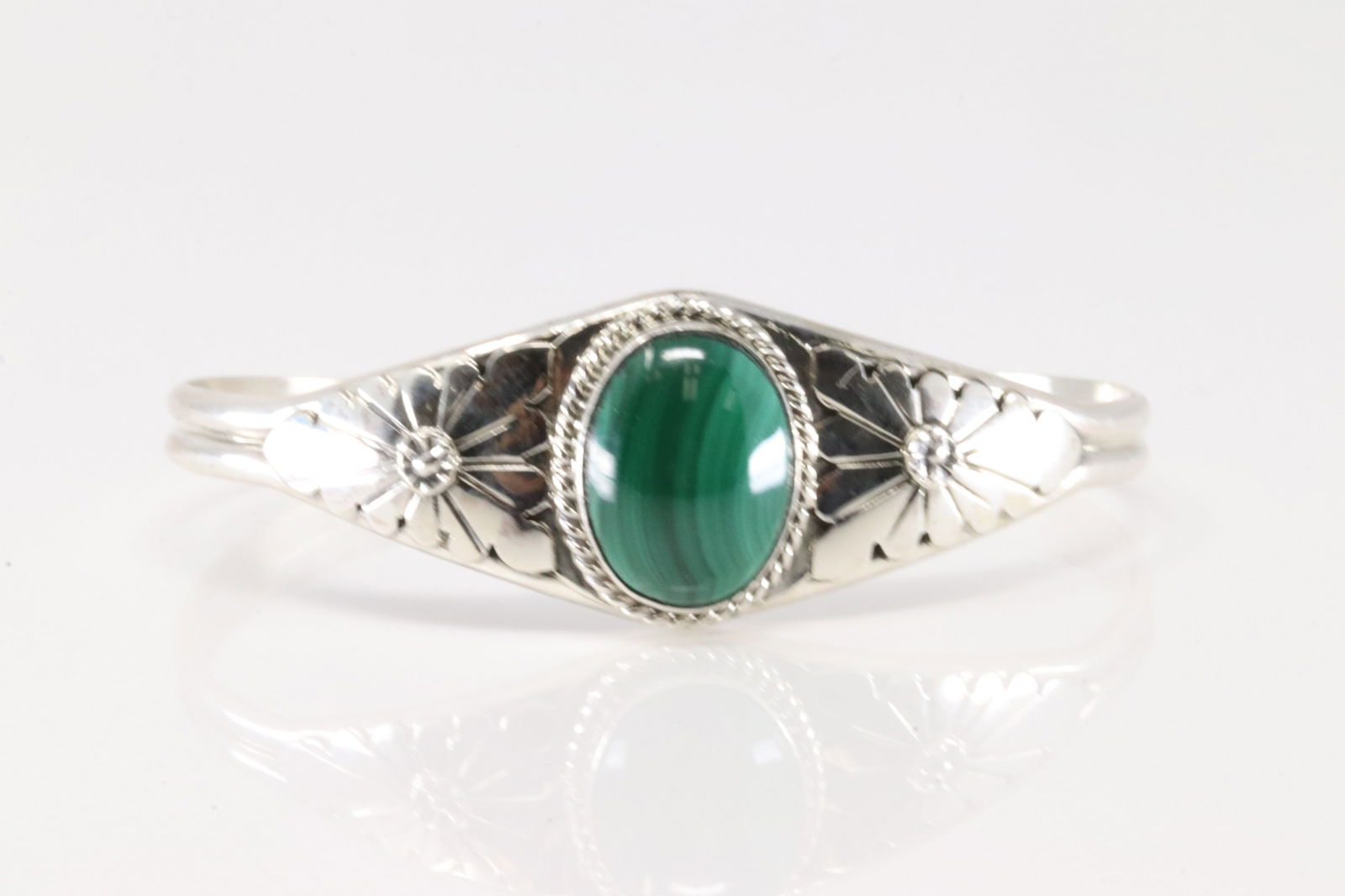 Native American Navajo Sterling Silver Malachite Bracelet Cuff By Renne Yazzie. (1 of 4)