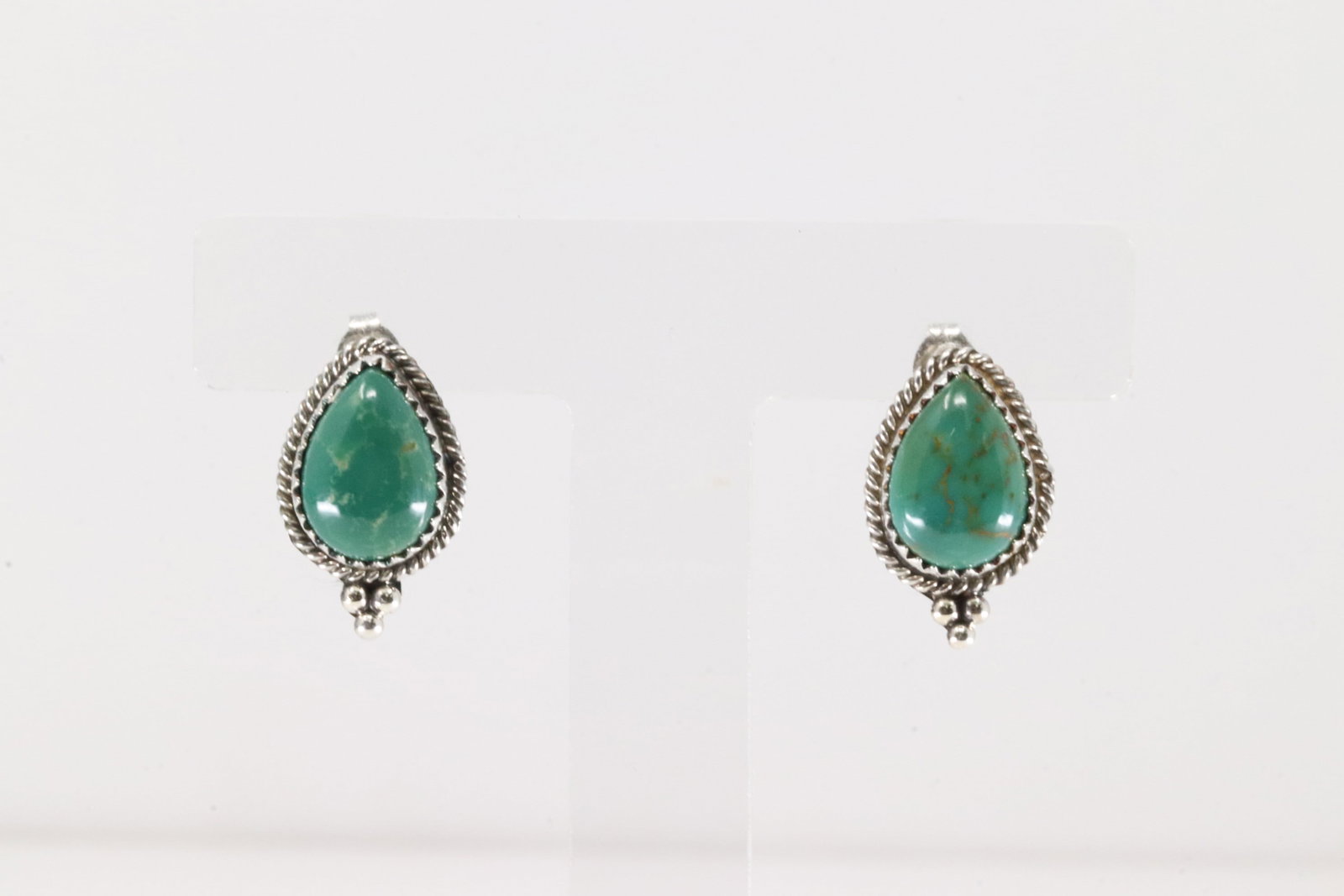 Native America Navajo Sterling Silver Kingman Turquoise Post Earring's By Theresa Smith.: This is a Native America Navajo Sterling Silver Kingman Turquoise Post Earring's By Theresa Smith.