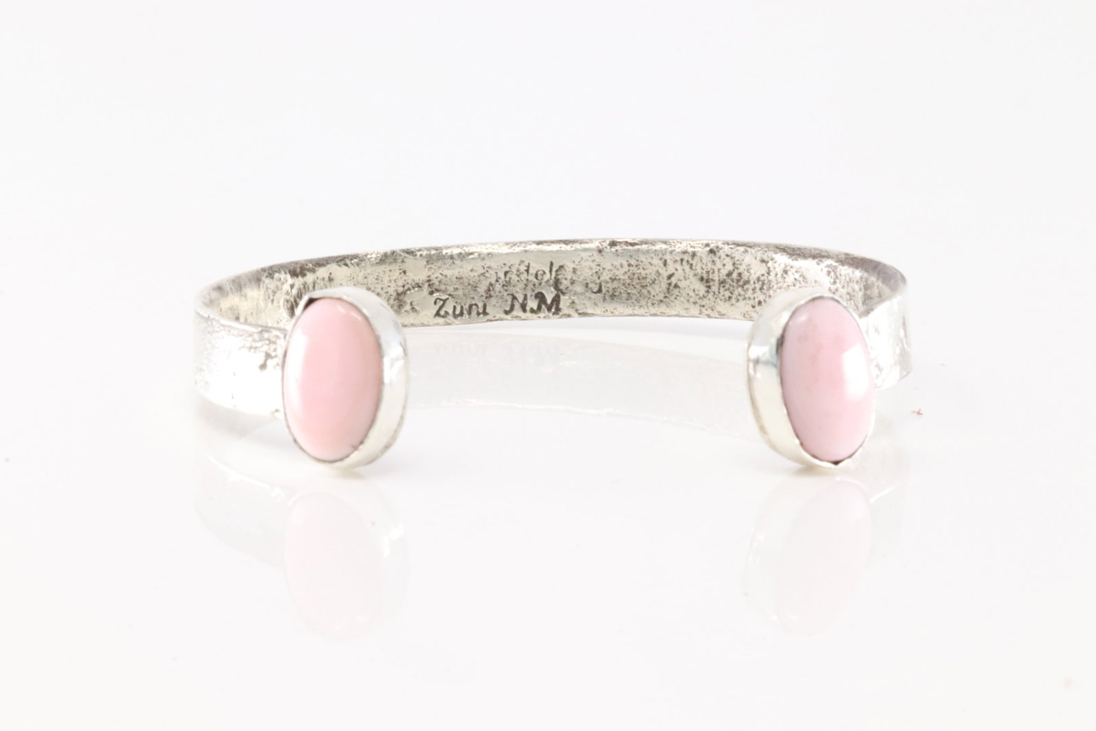 Native America Zuni Sterling Silver Pink Conch Shell Bracelet Cuff By Jude Candelaria.: This is a Native America Zuni Sterling Silver Pink Conch Shell Bracelet Cuff By Jude Candelaria.