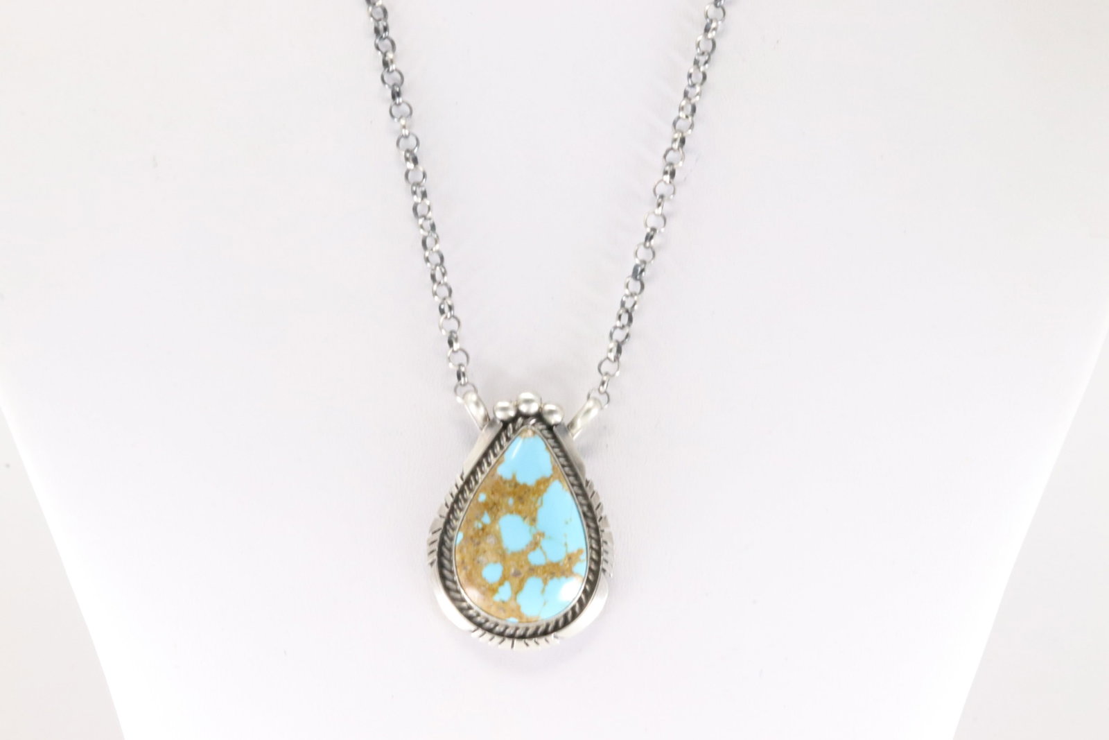 Native America Navajo Sterling Silver Kingman Turquoise Necklace By Alfred Martinez.: This is a Native America Navajo Sterling Silver Kingman Turquoise Necklace By Alfred Martinez. Necklace length: 16.00"
