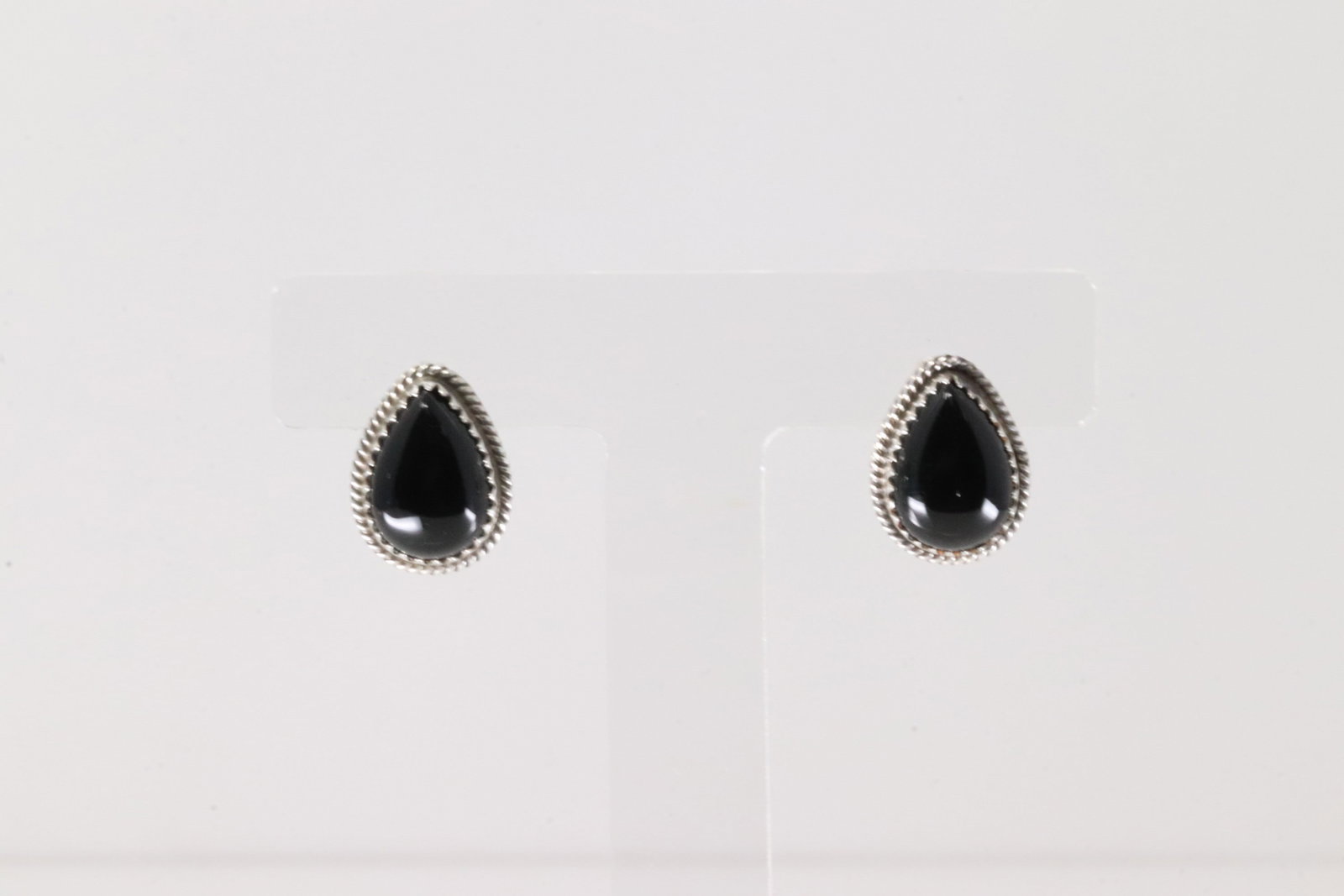 Native America Navajo Sterling Silver Black Onyx Post Earring's By Theresa Smith.: This is a Native America Navajo Sterling Silver Black Onyx Post Earring's By Theresa Smith.