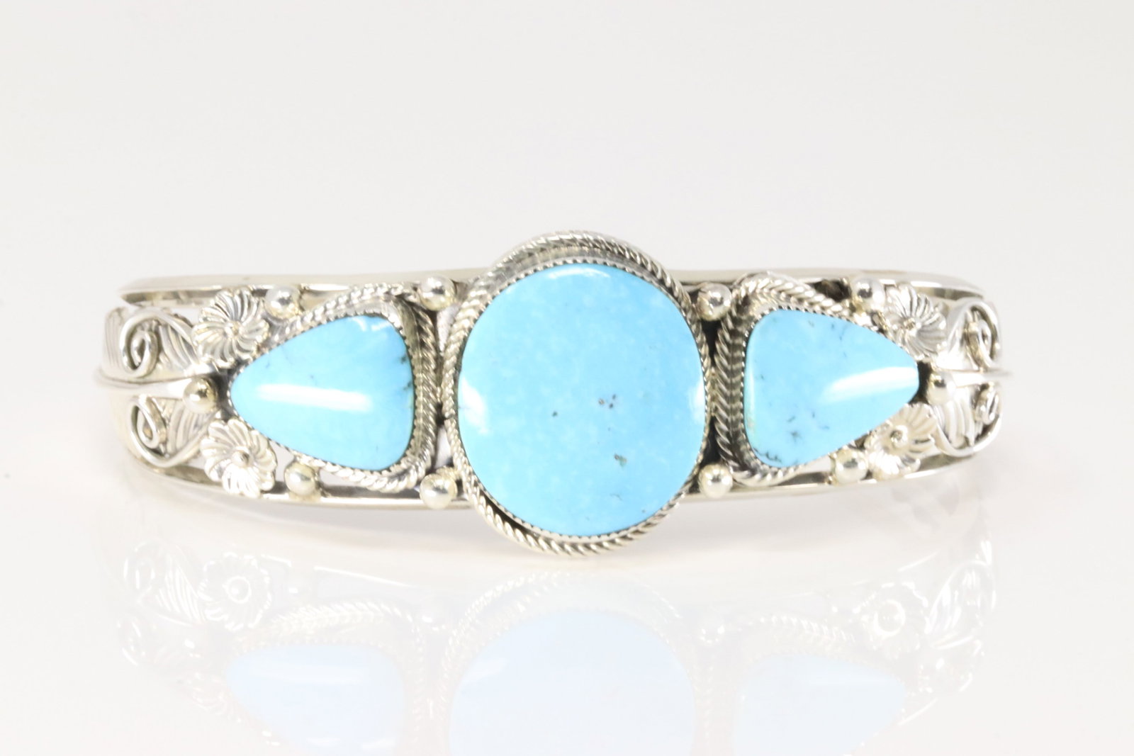 Native America Navajo Sterling Silver Turquoise Bracelet Cuff By Jerome Delgarito.: This is a Native America Navajo Sterling Silver Turquoise Bracelet Cuff By Jerome Delgarito.