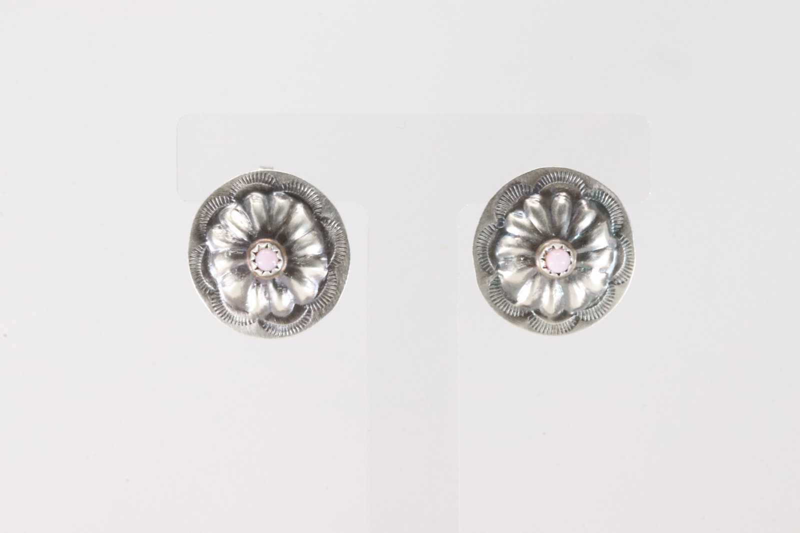 Native America Navajo Sterling Silver Pink Conch Shell Post Earring's By Joan Begay.: This is a Native America Navajo Sterling Silver Pink Conch Shell Post Earring's By Joan Begay.
