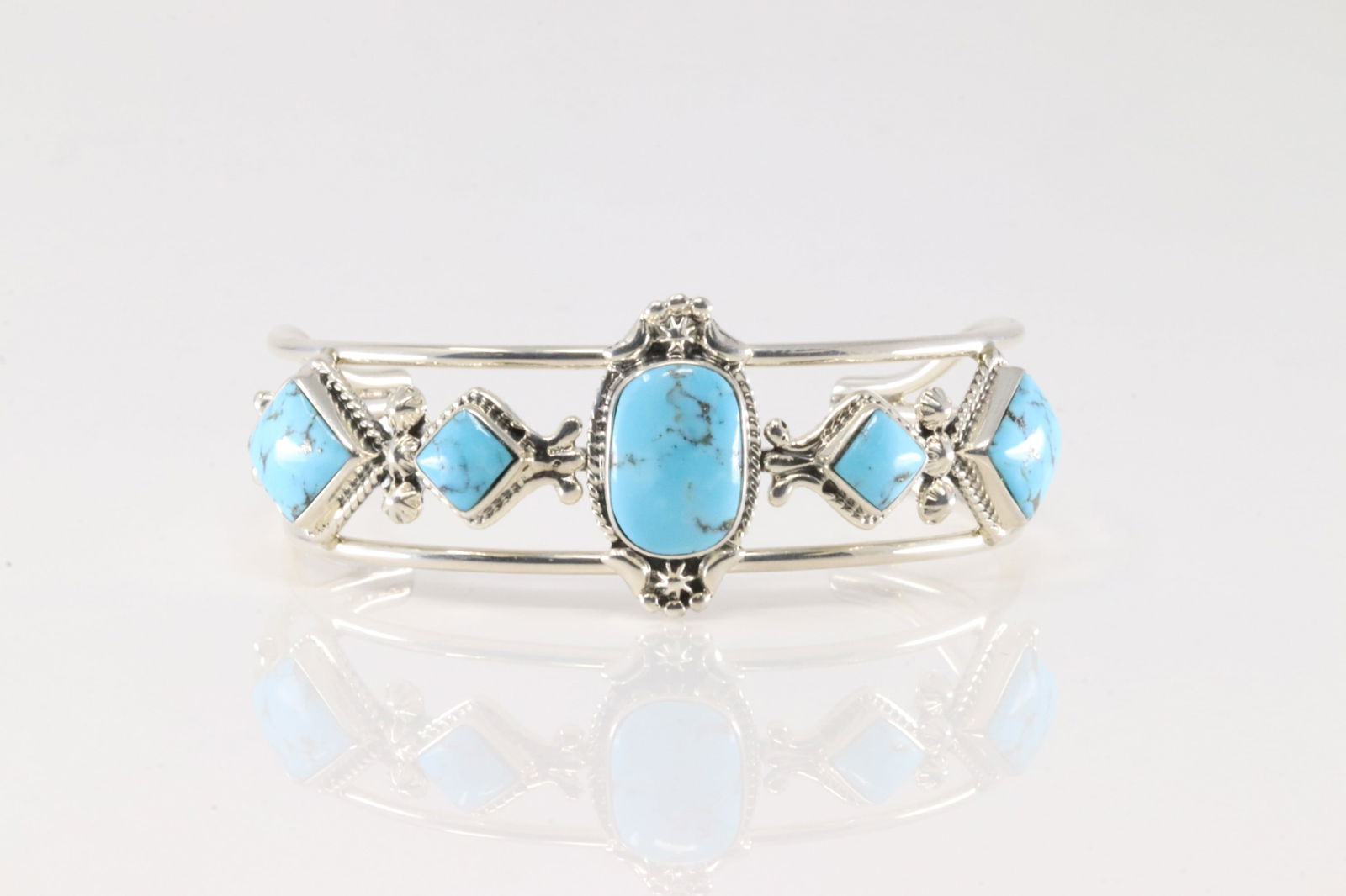 Native America Navajo Sterling Silver Turquoise Bracelet Cuff By Mike Smith.: This is a Native America Navajo Sterling Silver Turquoise Bracelet Cuff By Mike Smith.