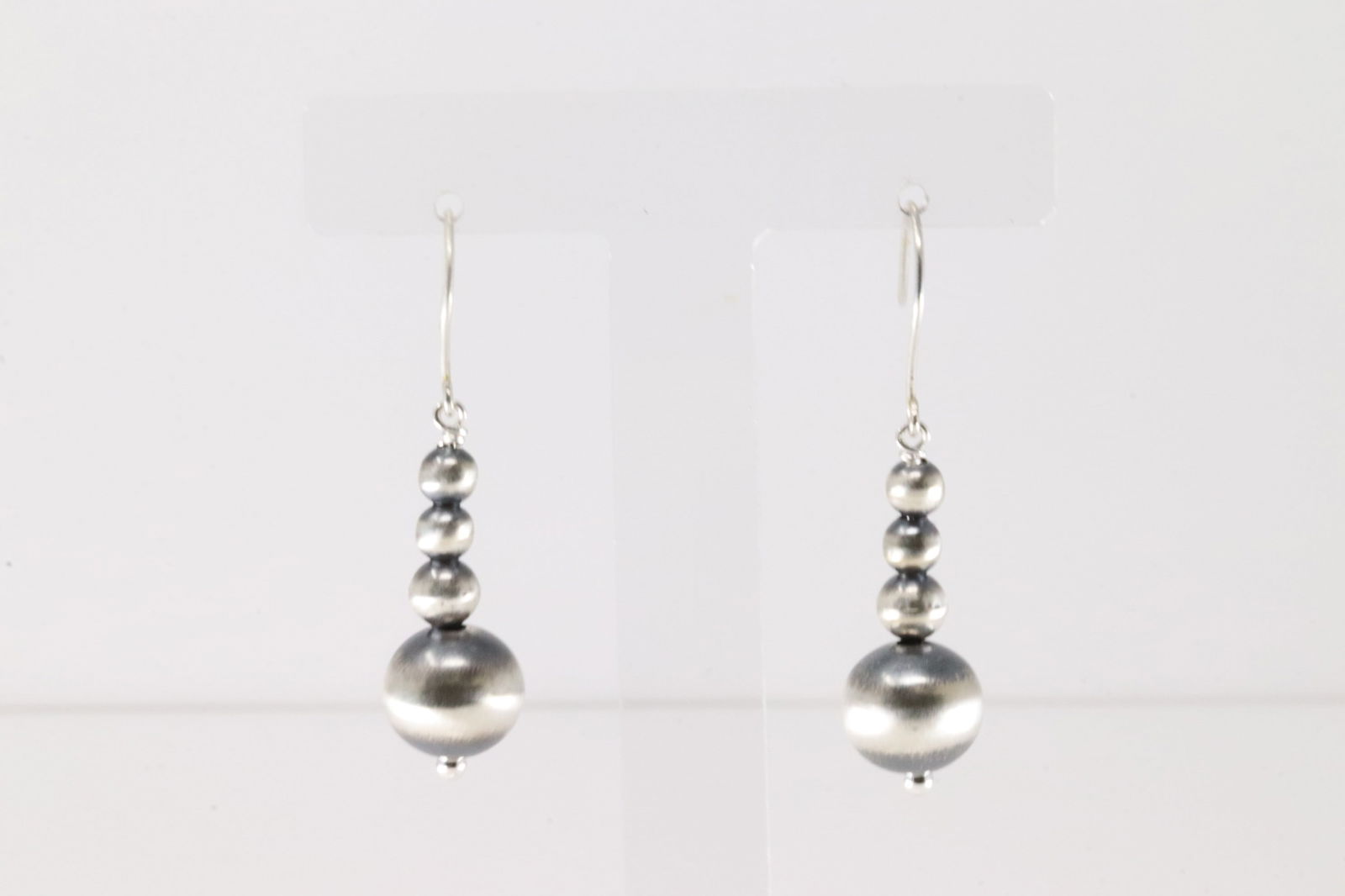 Native America Navajo Sterling Silver Pearl Beaded Dangling Earring's By Amanda Larry.: This is a Native America Navajo Sterling Silver Pearl Beaded Dangling Earring's By Amanda Larry.