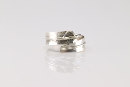 Native America Navajo Sterling Silver Feather Ring.