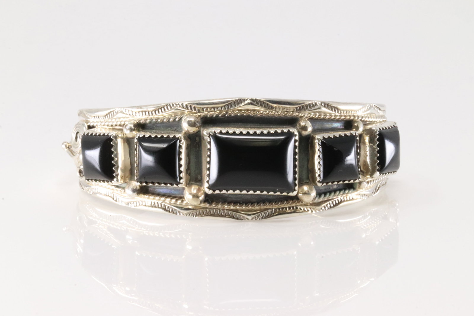 Native America Navajo Sterling Silver Black Onyx Bracelet Cuff By Darrell Morgan.: This is a Native America Navajo Sterling Silver Black Onyx Bracelet Cuff By Darrell Morgan.
