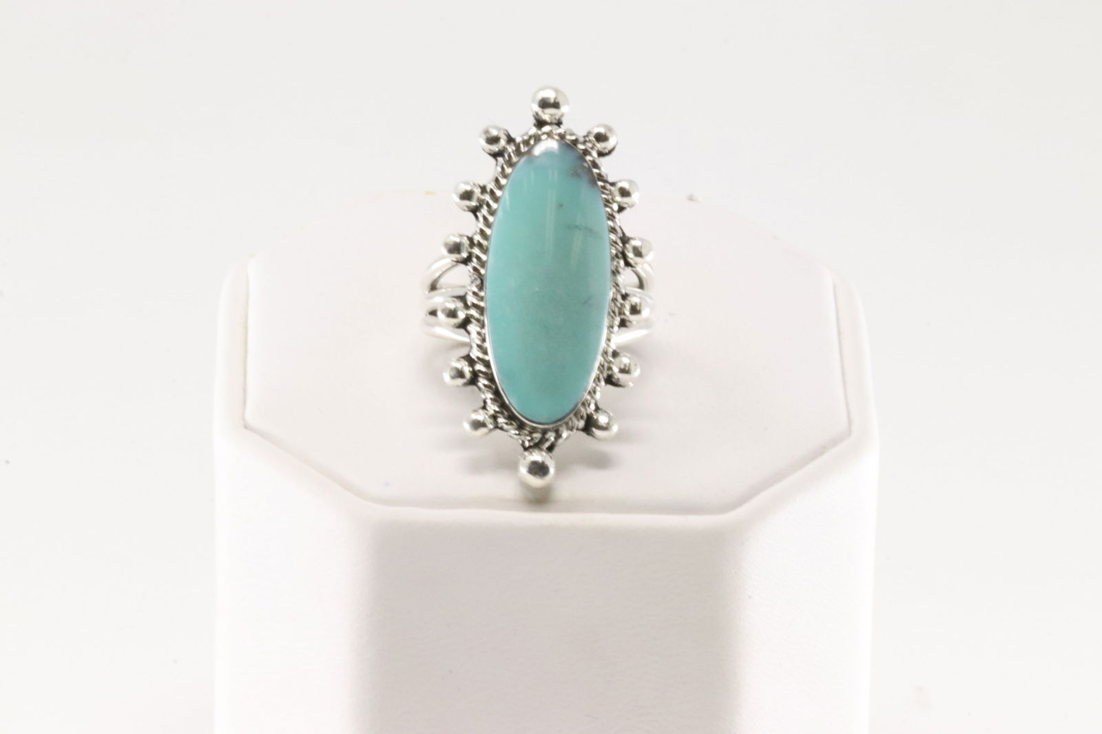 Native America Navajo Sterling Silver Turquoise Ring By Mike Smith.: This is a Native America Navajo Sterling Silver Turquoise Ring By Mike Smith. Ring size: 6.00.