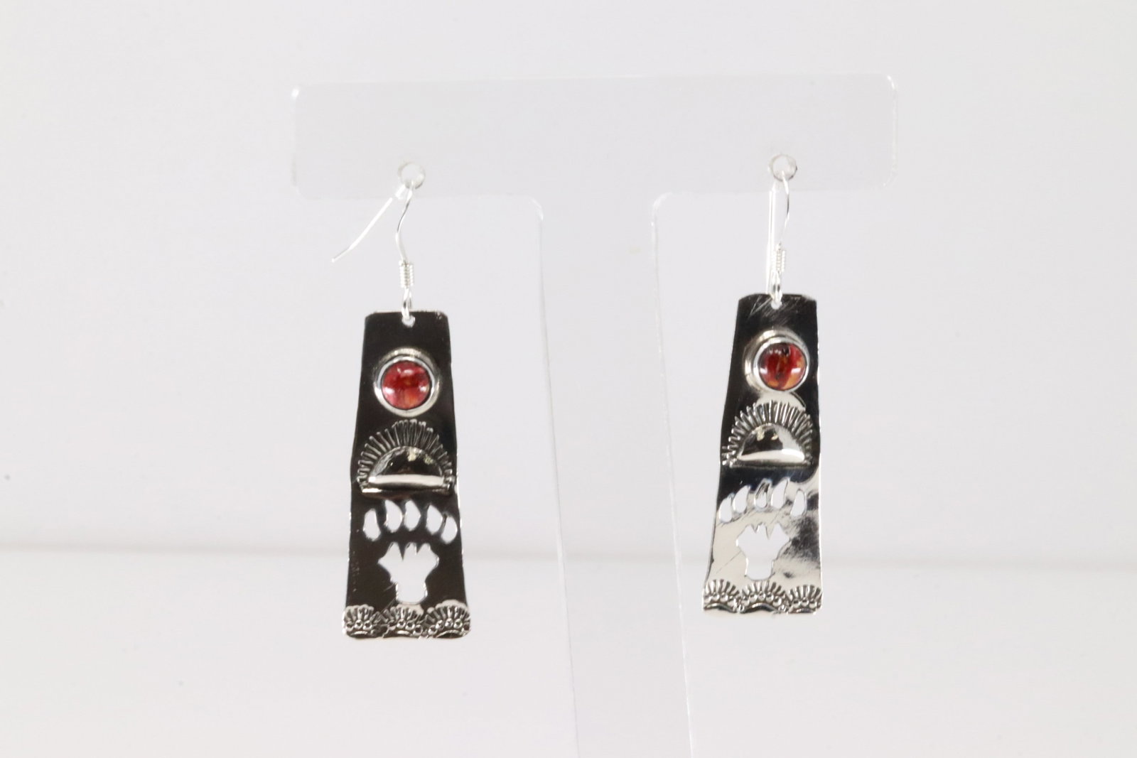 Native America Navajo Sterling Silver Spiny Oyster Bear Paw Dangling Earring's By Jeff James Jr.: This is a Native America Navajo Sterling Silver Spiny Oyster Bear Paw Dangling Earring's By Jeff James Jr.