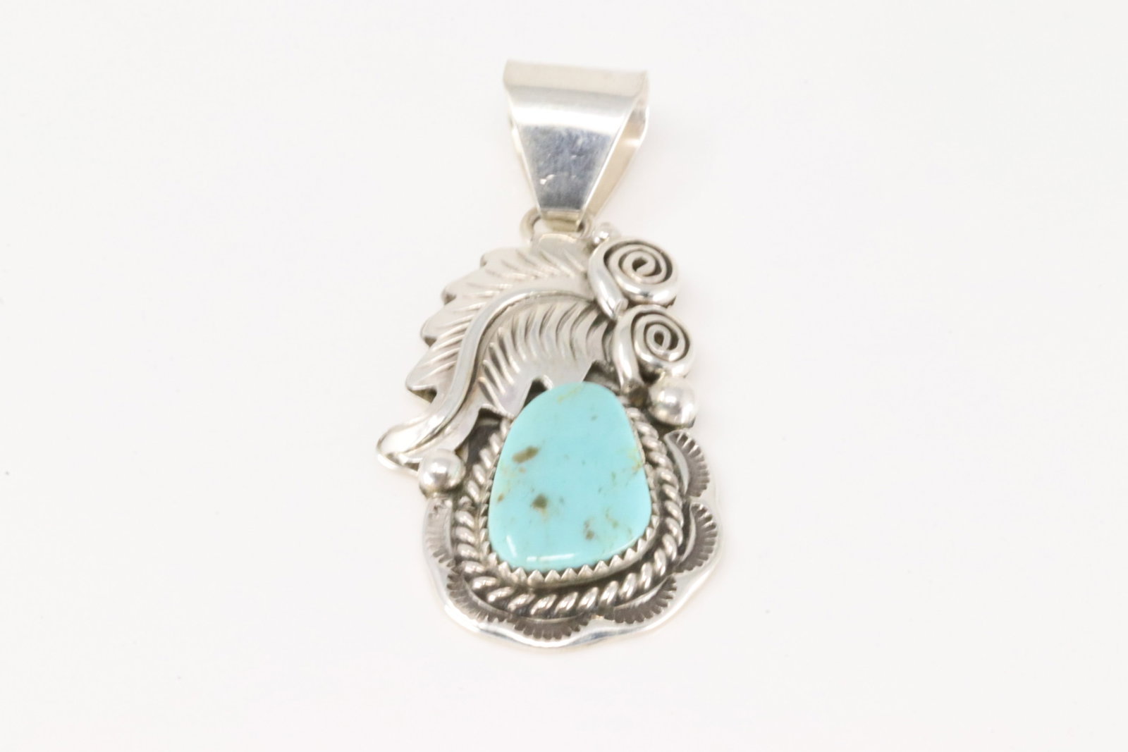 Native America Navajo Sterling Silver Kingman Turquoise Pendant By Julia Ettcity.: This is a Native America Navajo Sterling Silver Kingman Turquoise Pendant By Julia Ettcity.