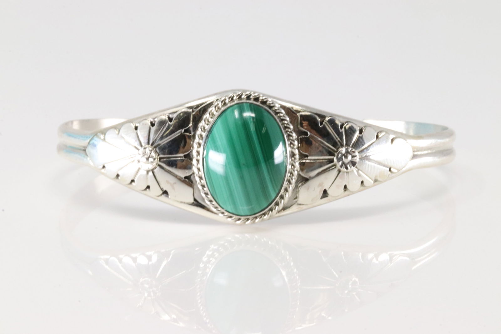 Native America Navajo Sterling Silver Malachite Bracelet Cuff By Renee Yazzie.: This is a Native America Navajo Sterling Silver Malachite Bracelet Cuff By Renee Yazzie.
