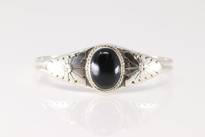 Native America Navajo Sterling Silver Black onyx Bracelet Cuff By Renee Yazzie.