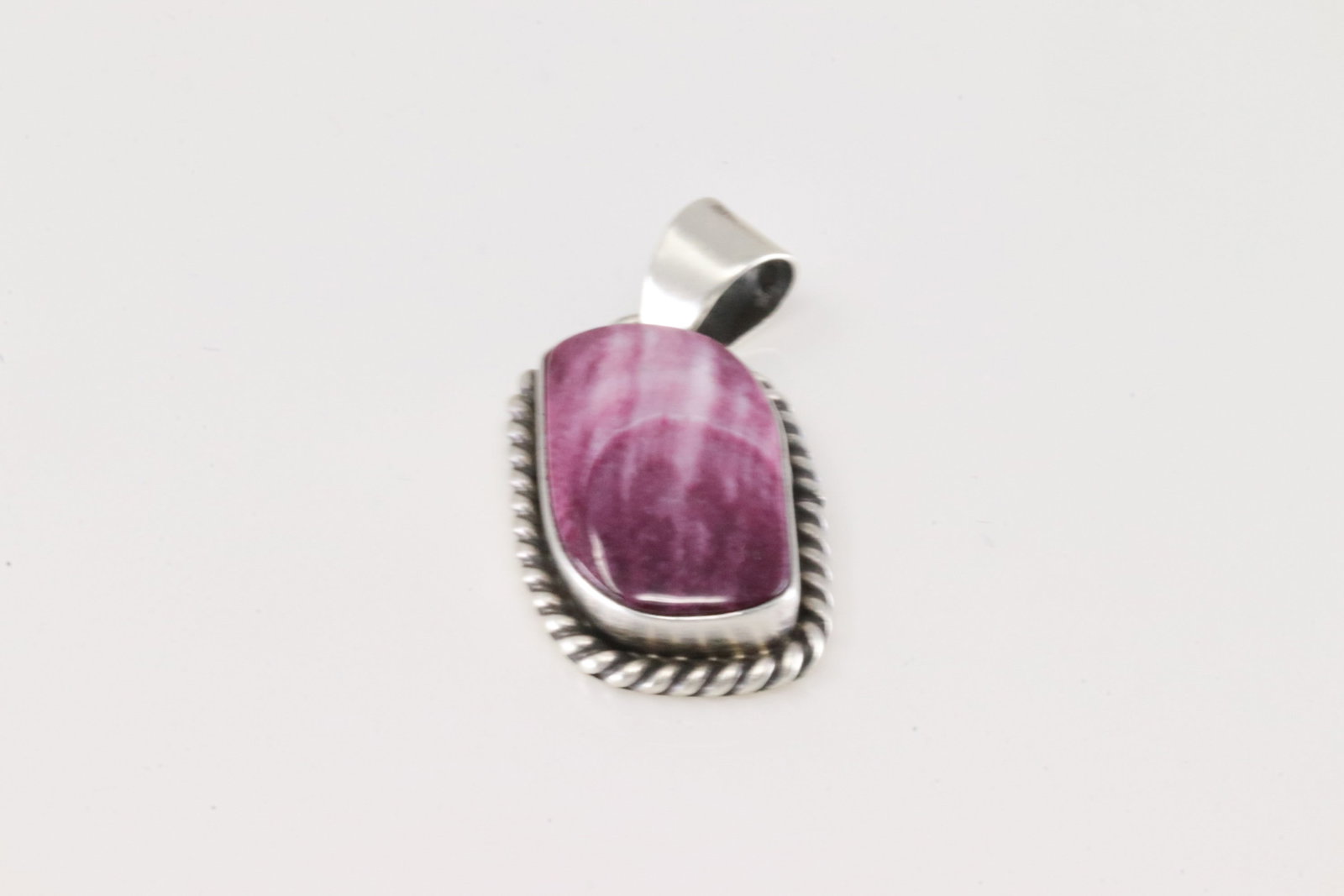 Native America Navajo Sterling Silver Purple Spiny Oyster Pendant By Johnny Dixon.: This is a Native America Navajo Sterling Silver Purple Spiny Oyster Pendant By Johnny Dixon.