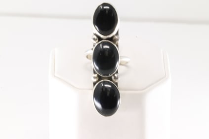 Native America Navajo Sterling Silver Black Onyx Ring 3 Stone Ring By Jude Candelaria.