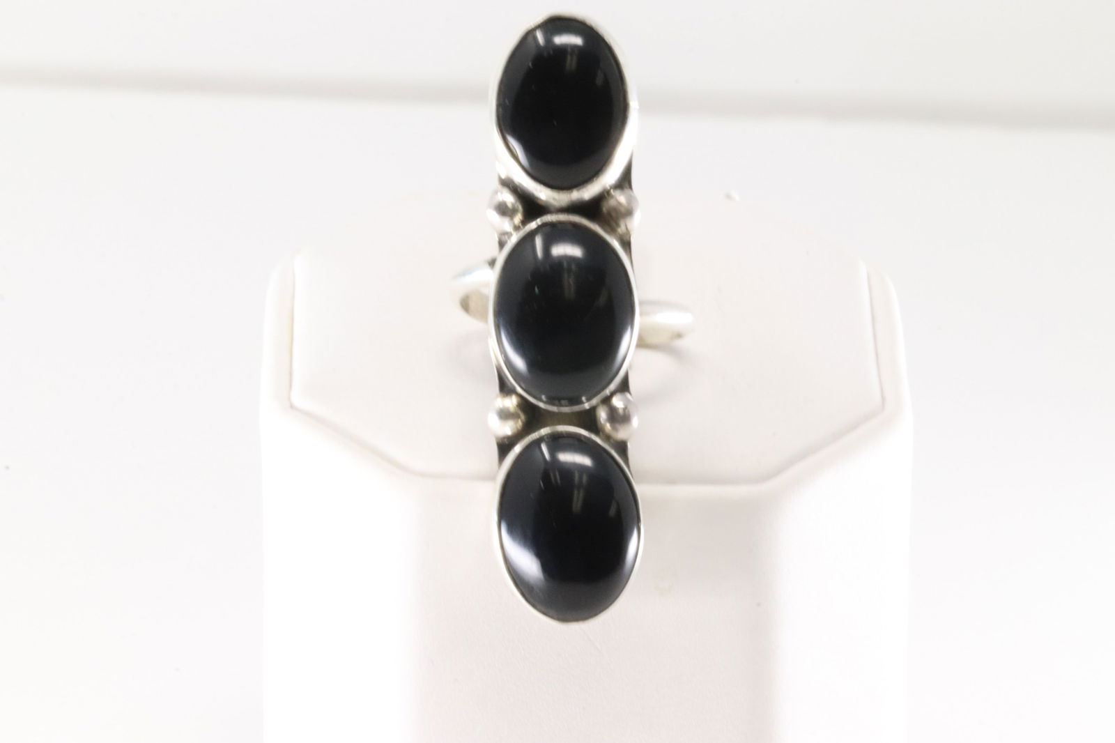 Native America Navajo Sterling Silver Black Onyx Ring 3 Stone Ring By Jude Candelaria. (1 of 4)