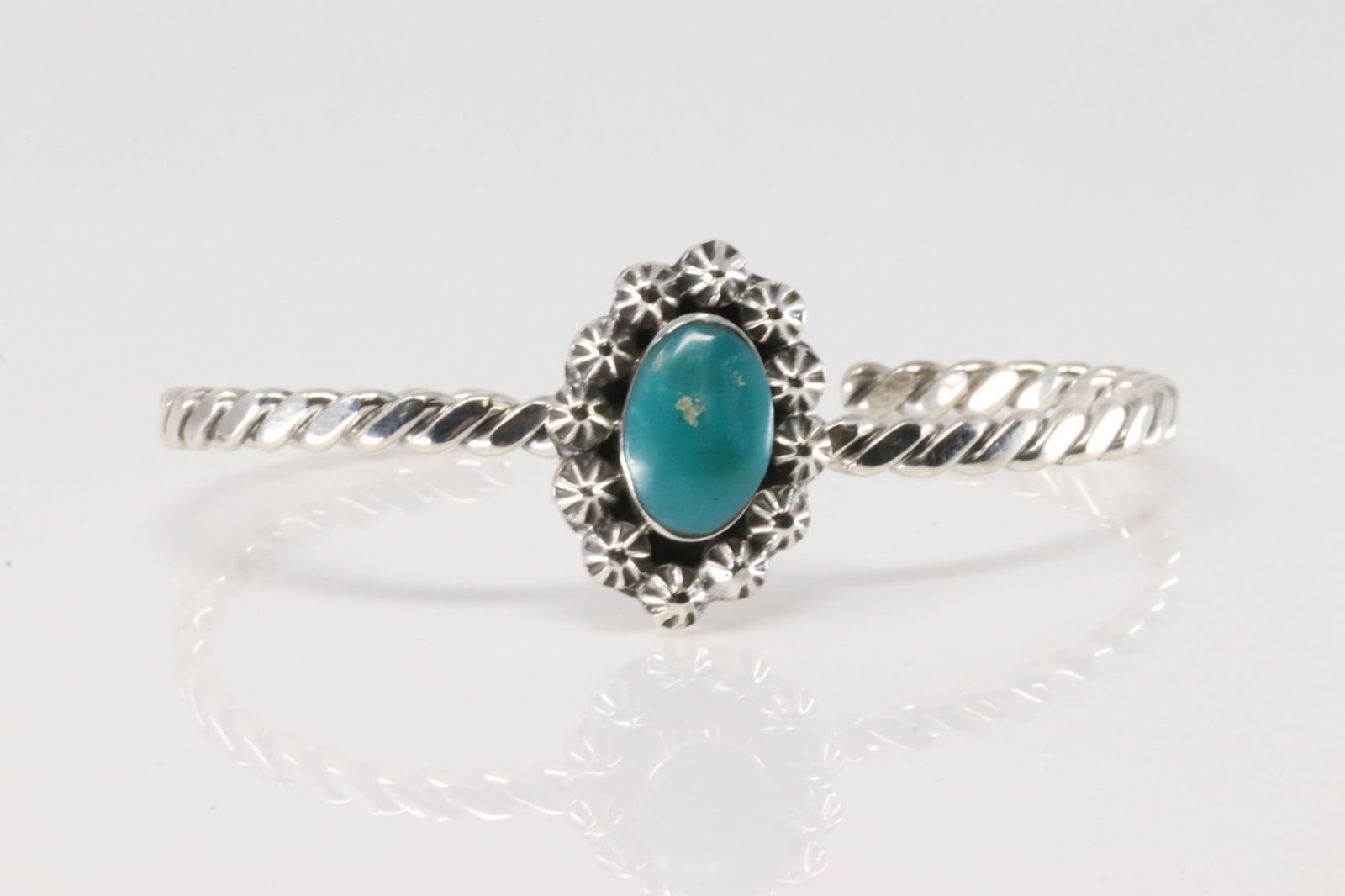 Native America Navajo Sterling Silver Turquoise Bracelet Cuff By Mike Smith.: This is a Native America Navajo Sterling Silver Turquoise Bracelet Cuff By Mike Smith.
