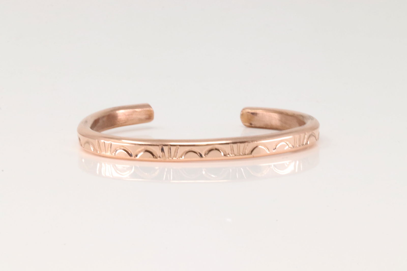 Native America Navajo Copper Bracelet Cuff By Elaine Tahe.: This is a Native America Navajo Copper Bracelet Cuff By Elaine Tahe.