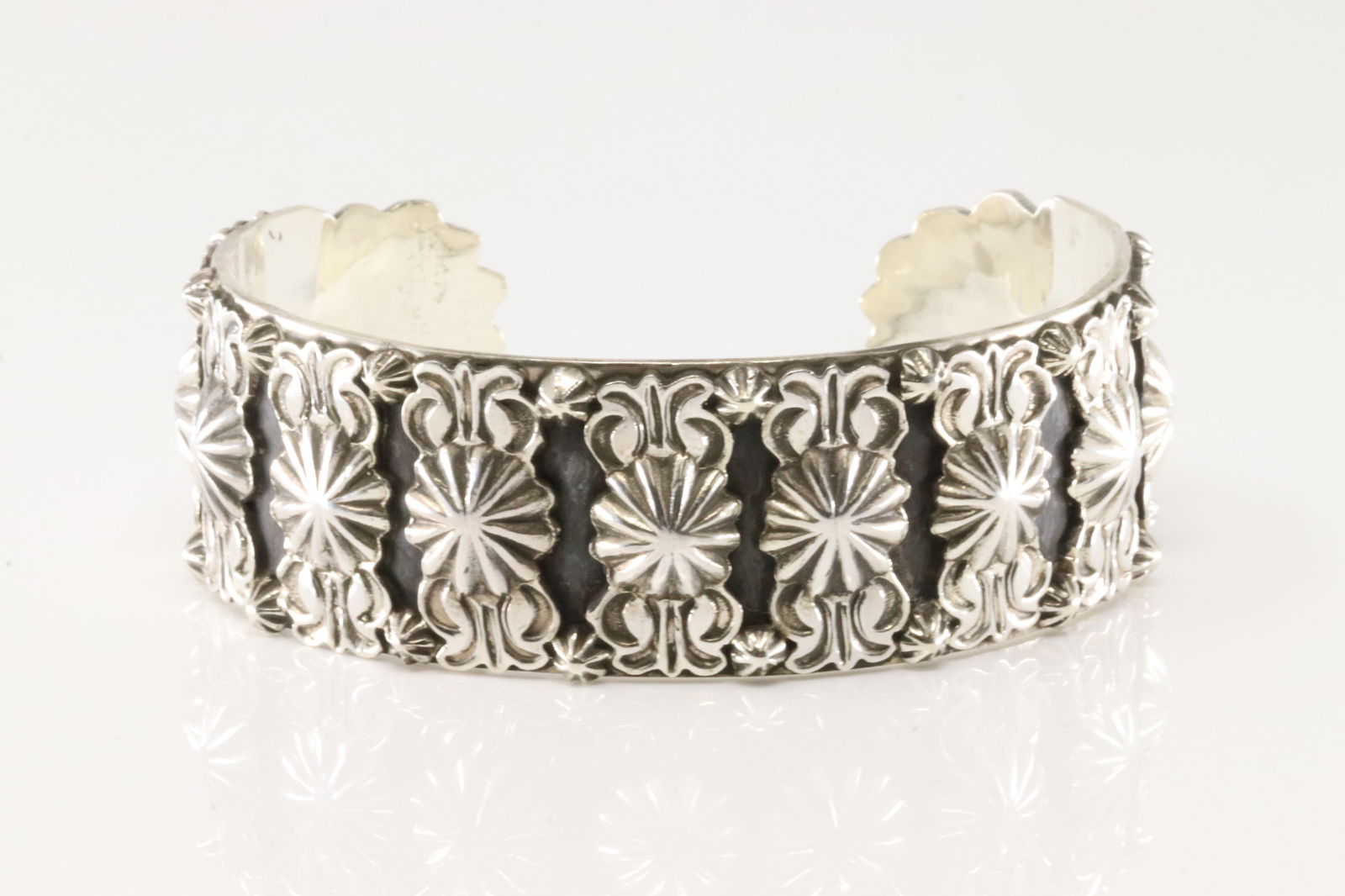 Native America Navajo Sterling Silver Solid  Stamped Bracelet Cuff By Bobby Platero. (1 of 4)