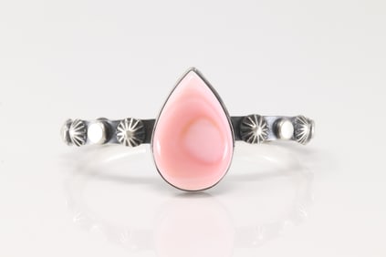 Native America Navajo Sterling Silver Pink Conch Shell Bracelet Cuff By Chimney Butte.