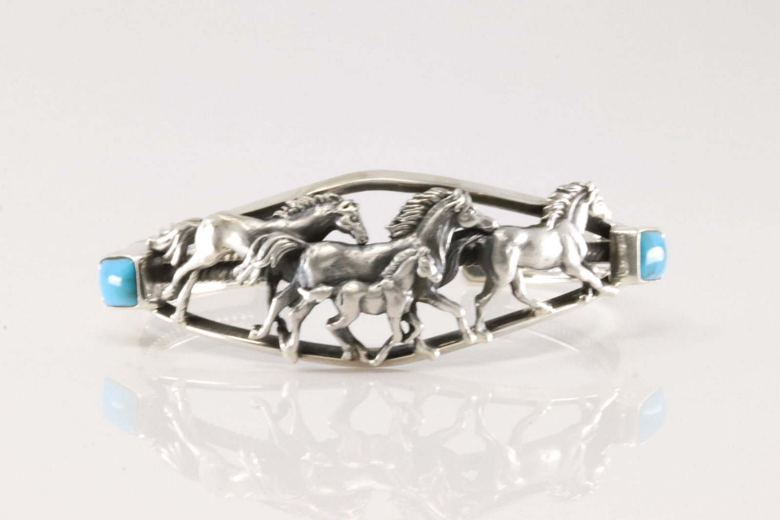 Native America Navajo Sterling Silver Horse Turquoise Bracelet Cuff By Bobby Platero.: This is a Native America Navajo Sterling Silver Horse Turquoise Bracelet Cuff By Bobby Platero.