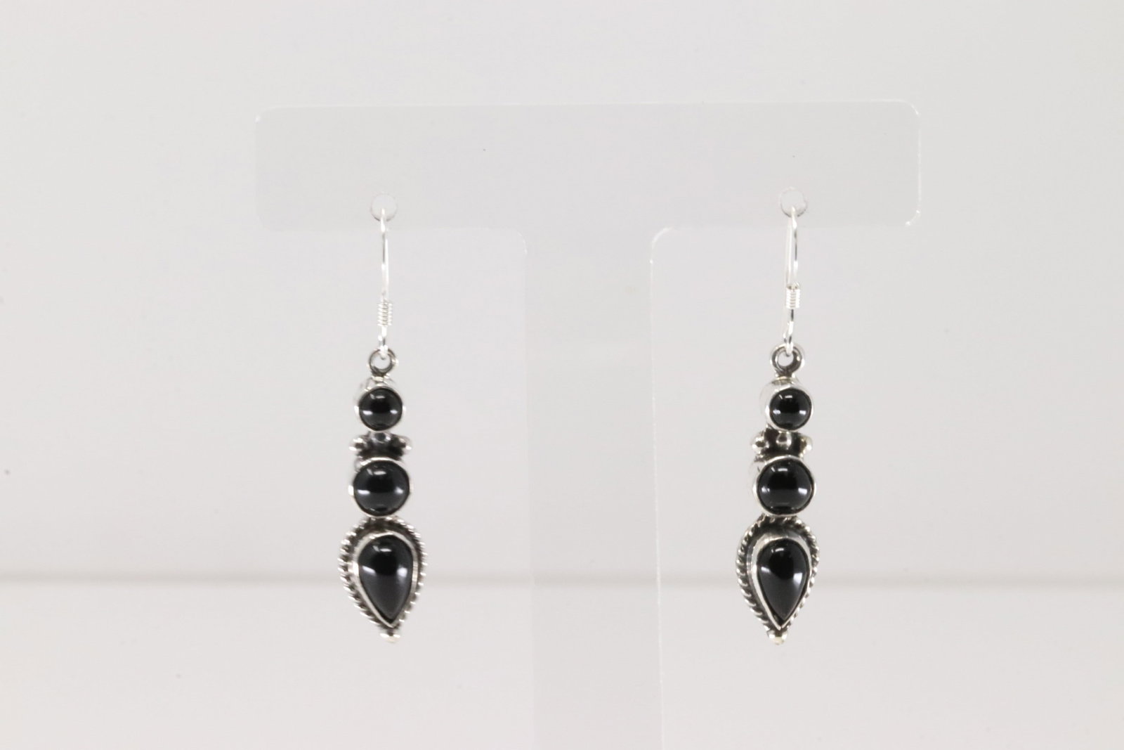 Native America Navajo Sterling Silver Black Onyx Dangling Earring's By Gary Shorty.: This is a Native America Navajo Sterling Silver Black Onyx Dangling Earring's By Gary Shorty.