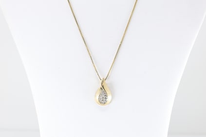 Ladies Diamond Pendant Necklace