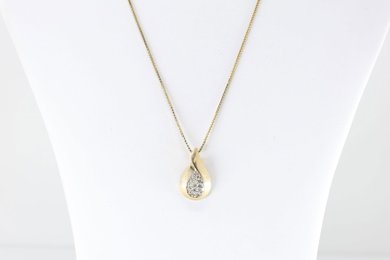 Ladies Diamond Pendant Necklace (1 of 3)