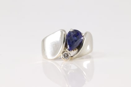 Elegant Sapphire & Diamond Ring 14Kt.