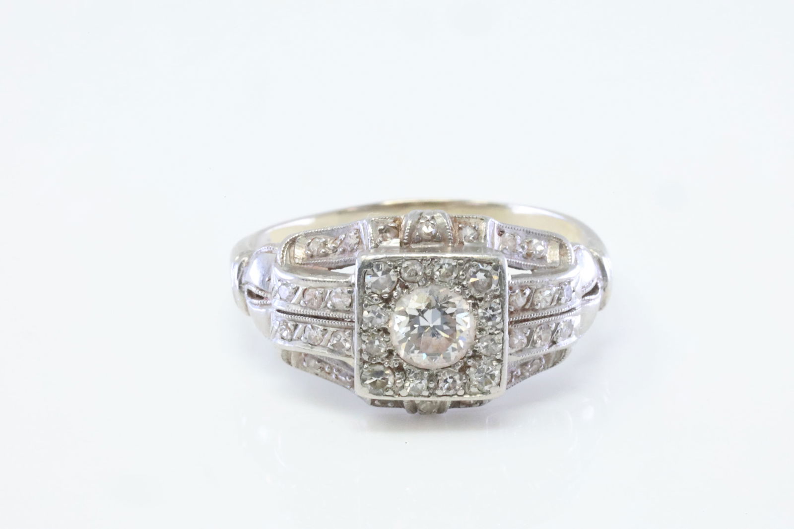 Diamond Ring 18Kt. (1 of 4)