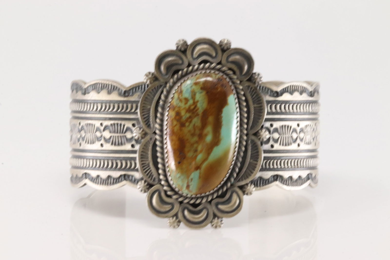 Native America Navajo Sterling Silver Kingman Turquoise Bracelet Cuff By Harold Joe. (1 of 4)
