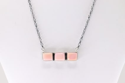 Native America Navajo Sterling Silver Pink Conch Shell Necklace By Donovan Skeets.
