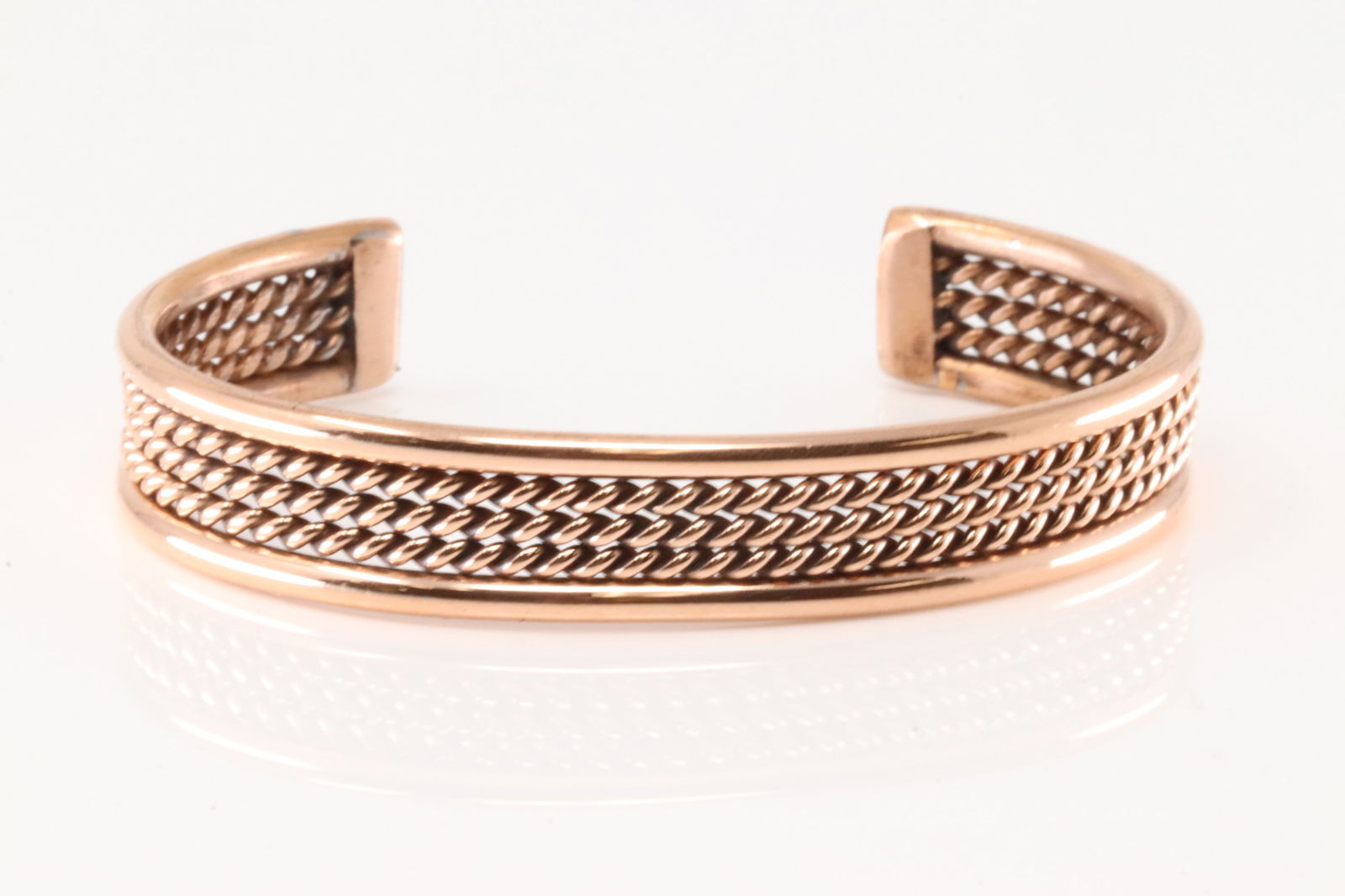 Native America Navajo Copper Bracelet Cuff By Elaine Tahe.: This is a Native America Navajo Copper Bracelet Cuff By Elaine Tahe.