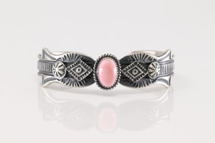 Native America Navajo Sterling Silver Pink Conch Shell Bracelet Cuff By Kevin Billah.