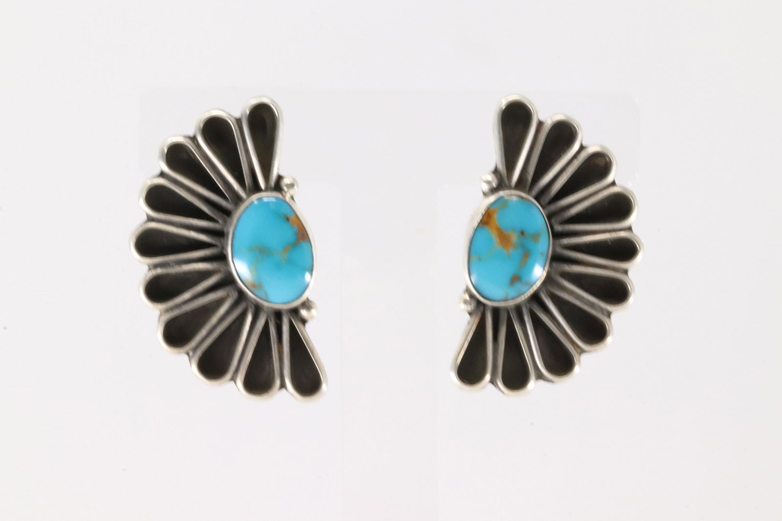 Native America Navajo Sterling Silver Kingman Turquoise Post Earring's By Geraldine James.: This is a Native America Navajo Sterling Silver Kingman Turquoise Post Earring's By Geraldine James.