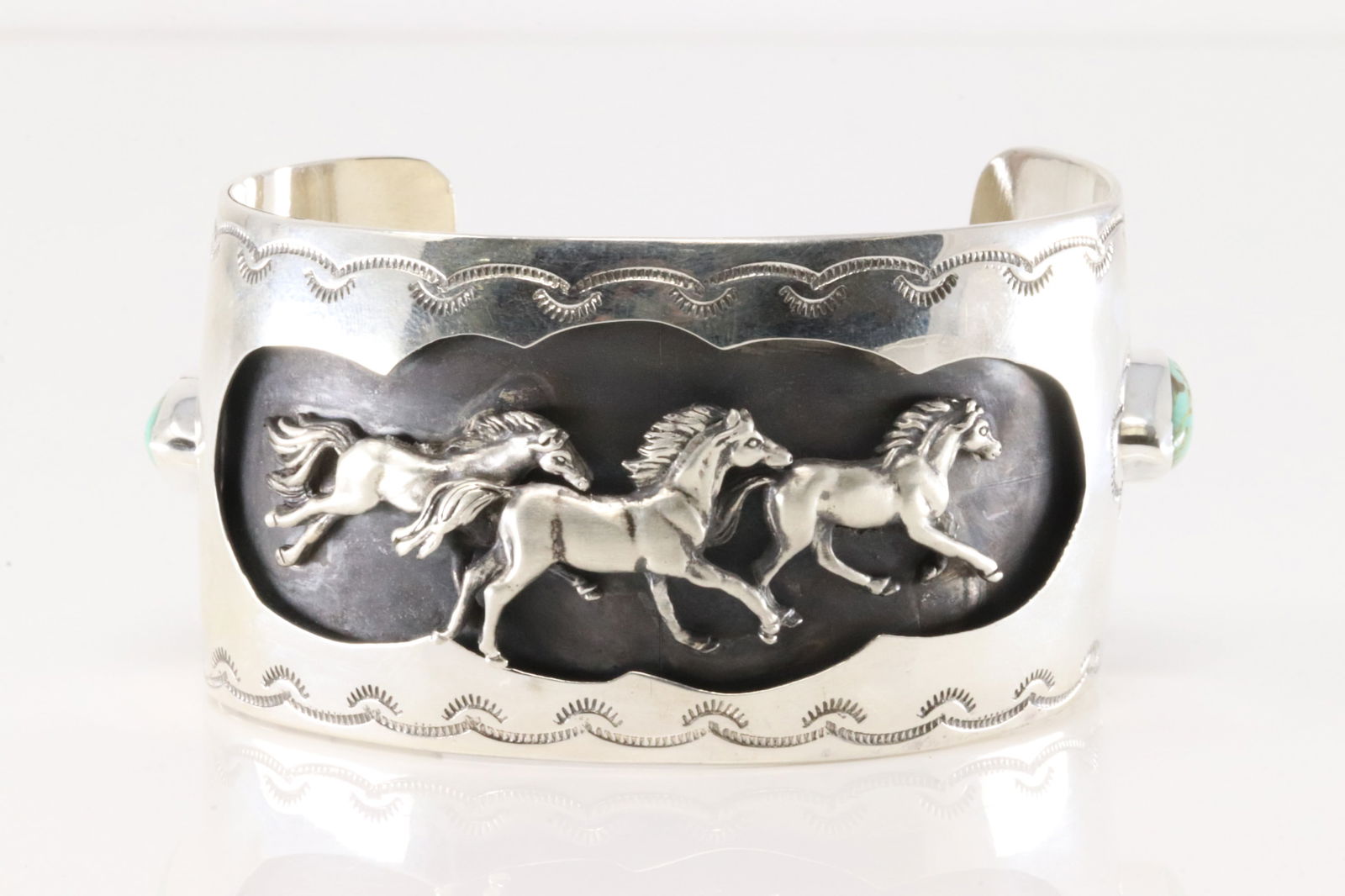 Native America Navajo Sterling Silver Turquoise Horse Bracelet Cuff By Darrell Morgan.: This is a Native America Navajo Sterling Silver Turquoise Horse Bracelet Cuff By Darrell Morgan. Total weight: 64.30 Grams.