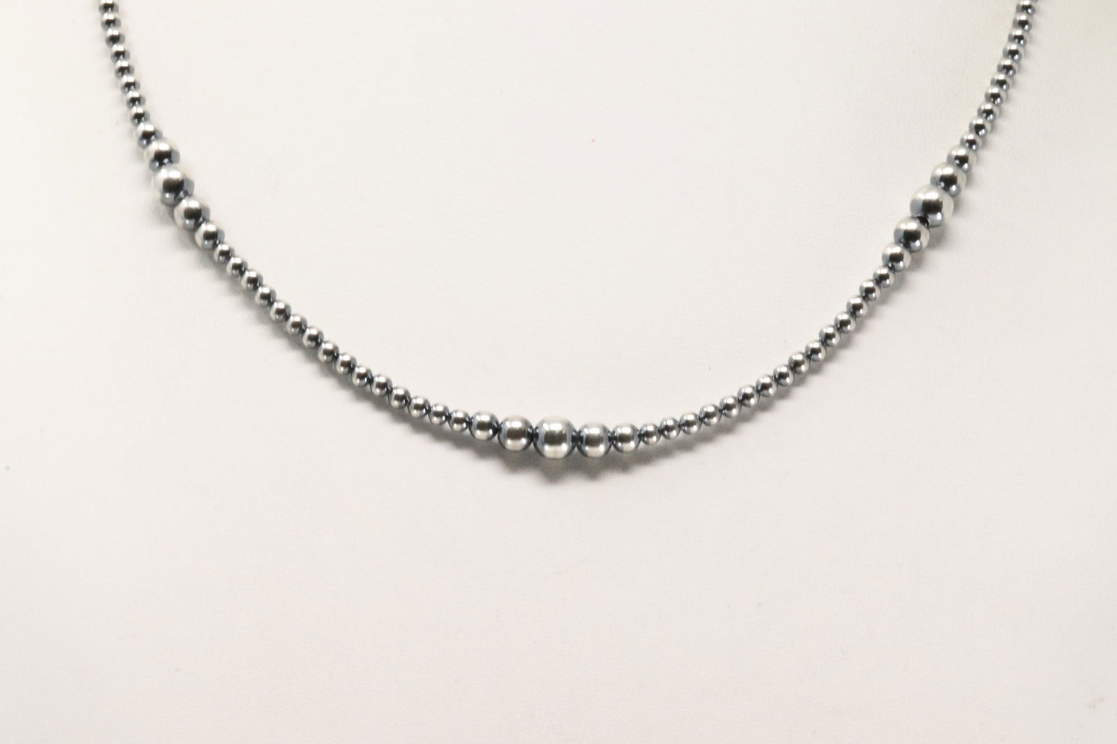 Native America Navajo Sterling Silver Pearl Beaded Necklace.: This is a Native America Navajo Sterling Silver Pearl Beaded Necklace. Necklace length: 18.00"