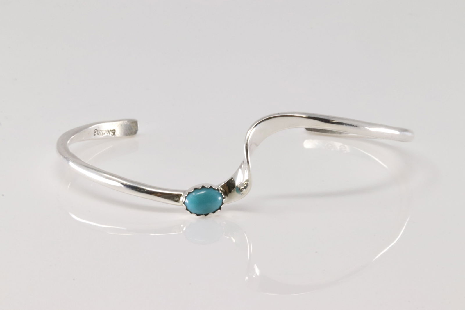 Native America Navajo Sterling Silver Turquoise Bracelet Cuff By Yolanda Skeets.: This is a Native America Navajo Sterling Silver Turquoise Bracelet Cuff By Yolanda Skeets.