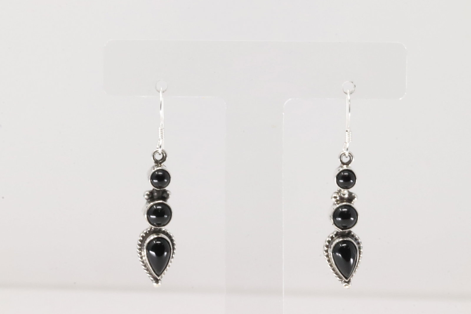 Native America Navajo Sterling Silver Black Onyx Dangling Earring's By Gary Shorty.: This is a Native America Navajo Sterling Silver Black Onyx Dangling Earring's By Gary Shorty.