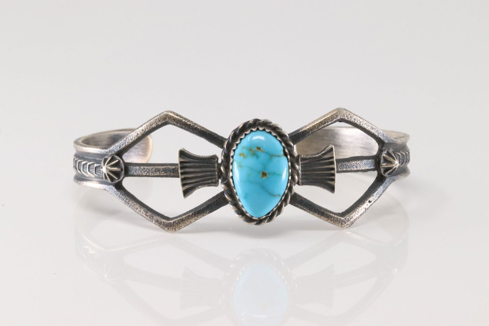 Native America Navajo Sterling Silver Kingman Turquoise Bracelet Cuff By Eva Cayatenito.: This is a Native America Navajo Sterling Silver Kingman Turquoise Bracelet Cuff By Eva Cayatenito.