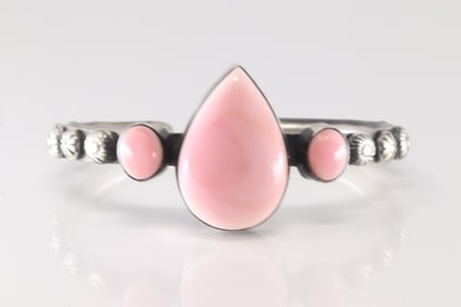 Native America Navajo Sterling Silver Pink Conch Shell Bracelet Cuff By Chimney Butte.