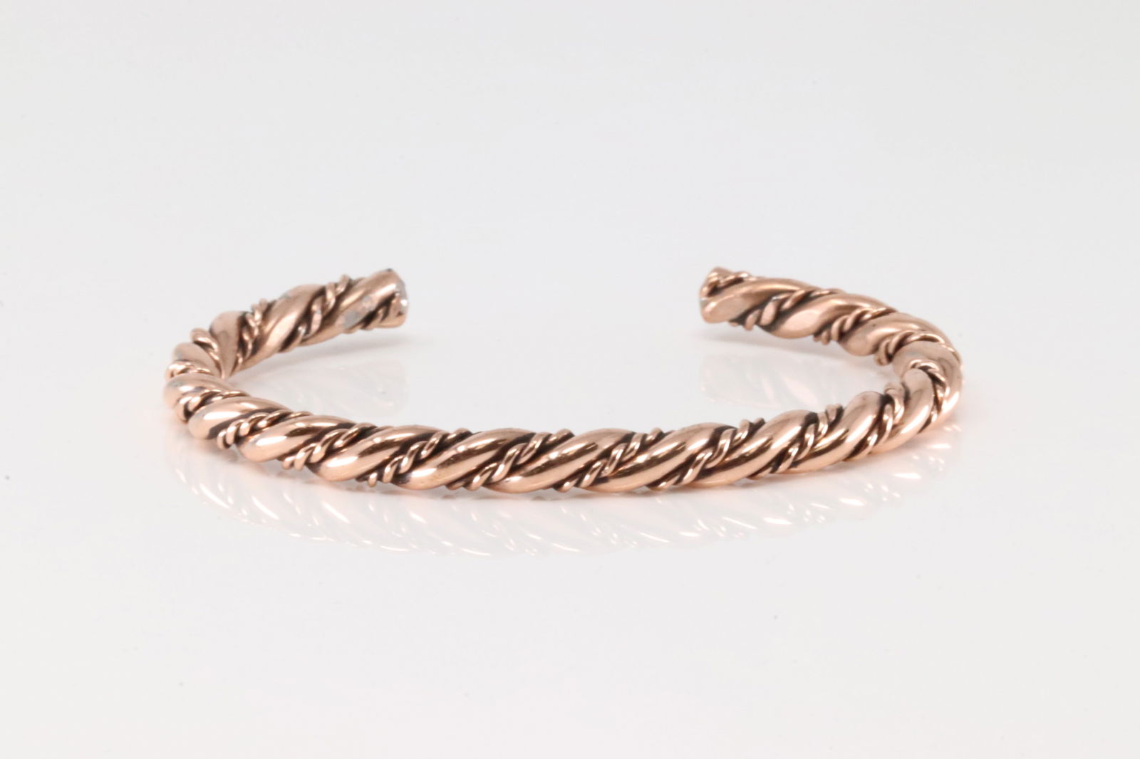 Native America Navajo Copper Bracelet Cuff By Elaine Tahe.: This is a Native America Navajo Copper Bracelet Cuff By Elaine Tahe.
