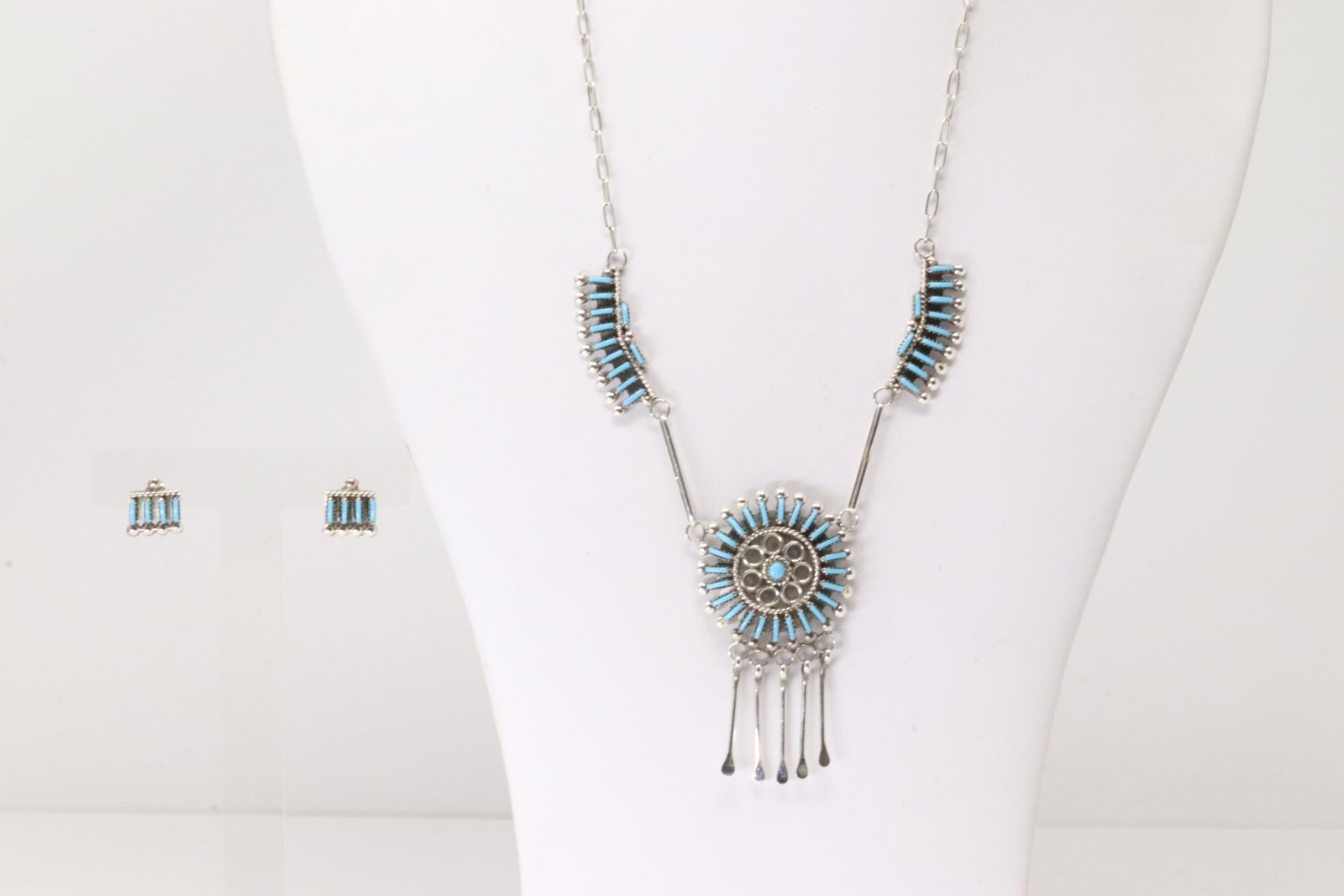 Native America Zuni Sterling Silver Turquoise Necklace & Earring's Set By Philander Gia.: This is a Native America Zuni Sterling Silver Turquoise Necklace & Earring's Set By Philander Gia. Necklace length: 18.00"
